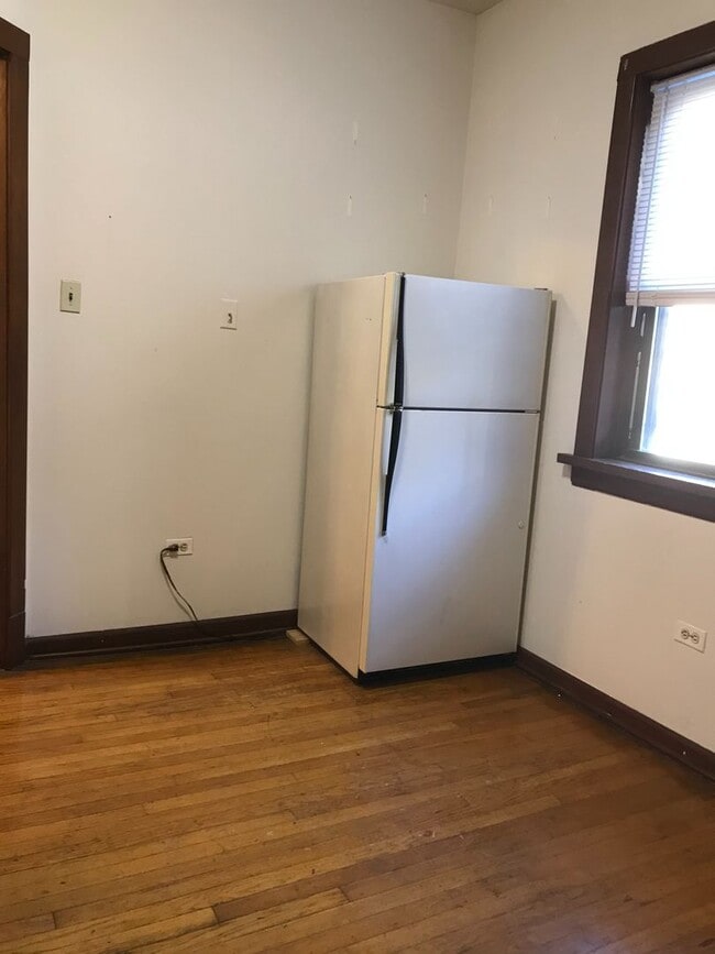 Building Photo - Beautiful Studio Apartment Available for Sublet March 1st