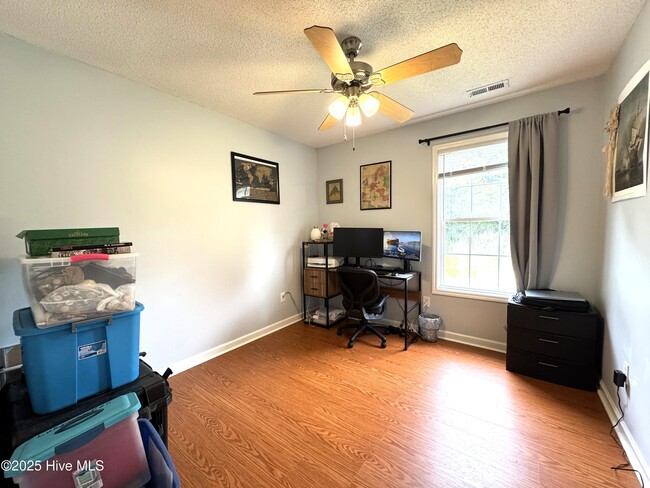 Building Photo - 304 Woody Way