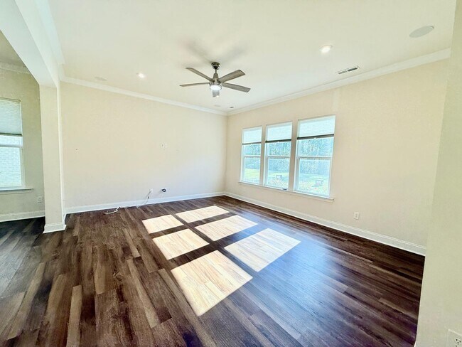 Building Photo - 127 Heathbrook Ln