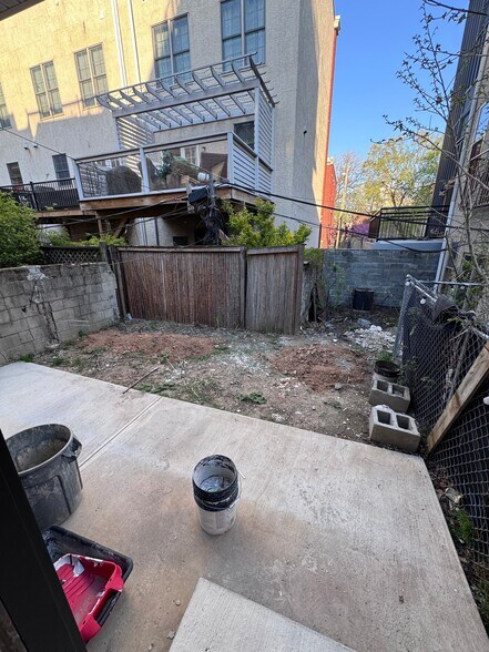 Building Photo - 647 N 16th St