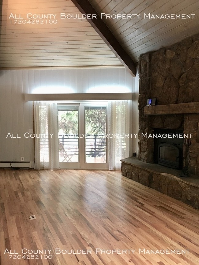 Building Photo - Renovated Lefthand Canyon Home