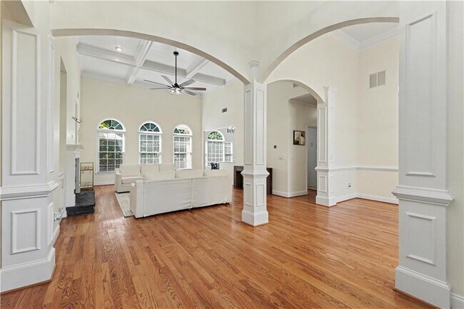 Building Photo - 4315 Rosemont Dr