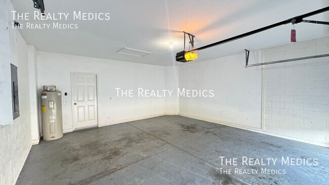 Building Photo - 626 Fern Lake Dr