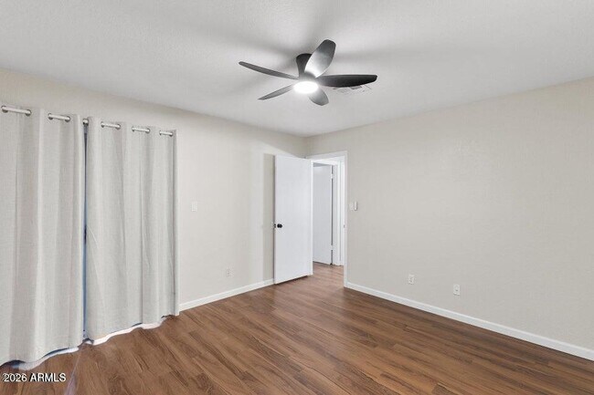 Building Photo - 330 W Tonopah Dr