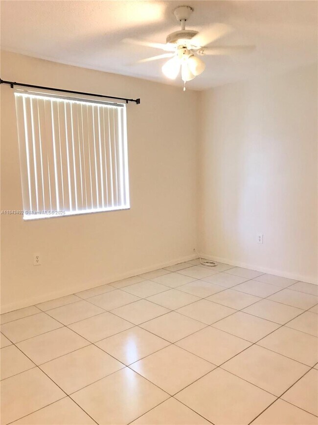 Building Photo - 10525 SW 77th Ct