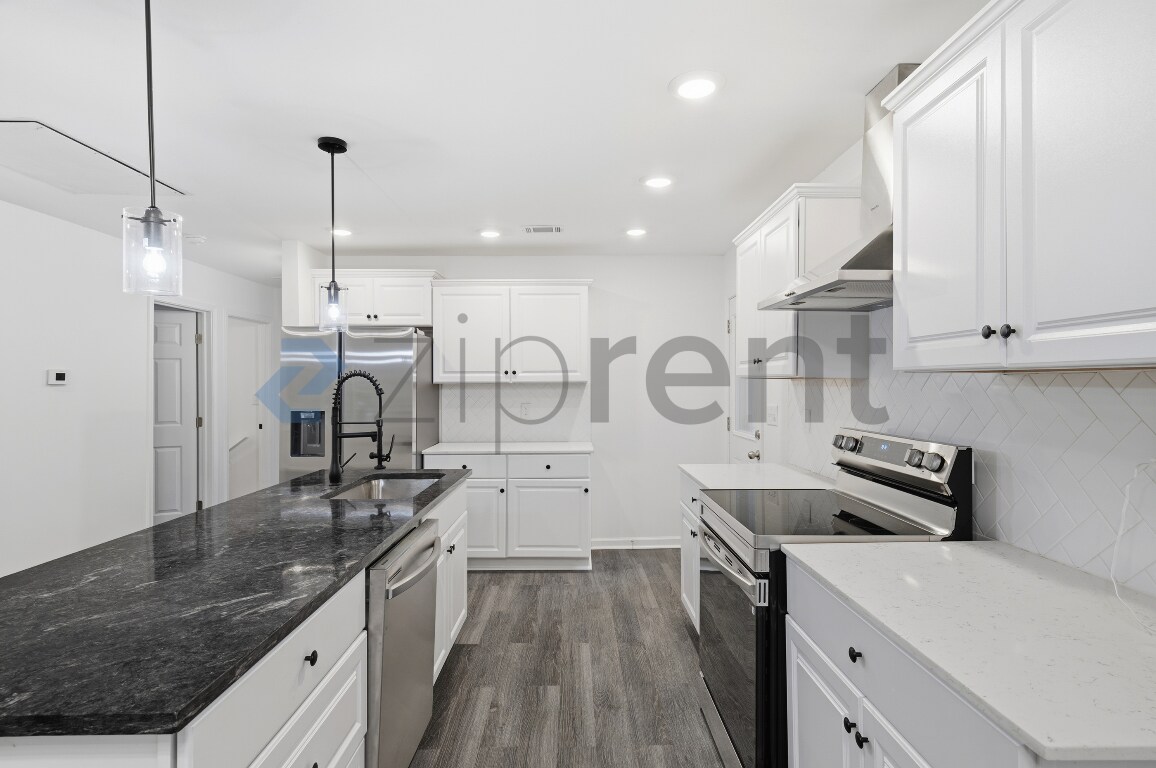 Building Photo - 175 Holly Rd NW