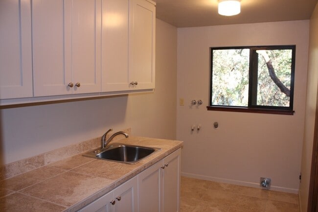 Building Photo - Wooded View Estate in Jacksonville