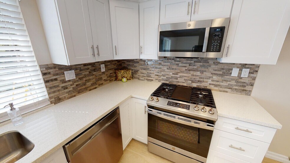Building Photo - 89 Los Vientos Dr