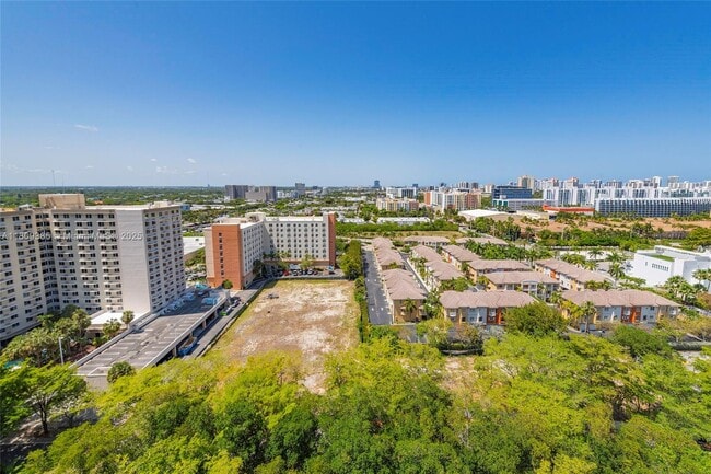 Building Photo - 2780 NE 183rd St