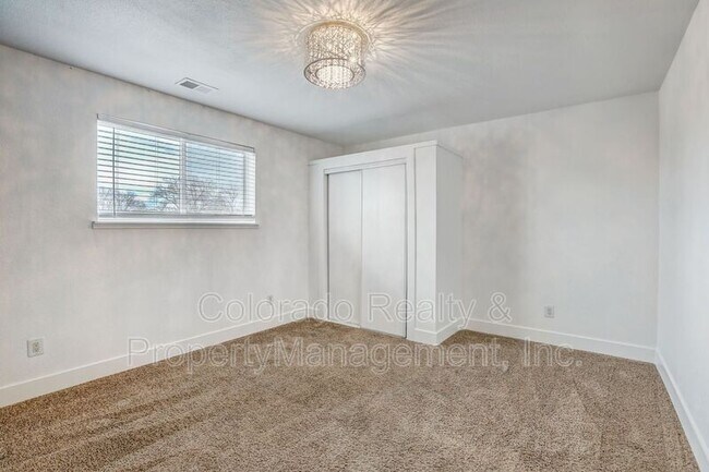 Building Photo - 2581 S Hazel Ct