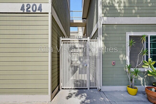 Building Photo - 4204 3rd Avenue