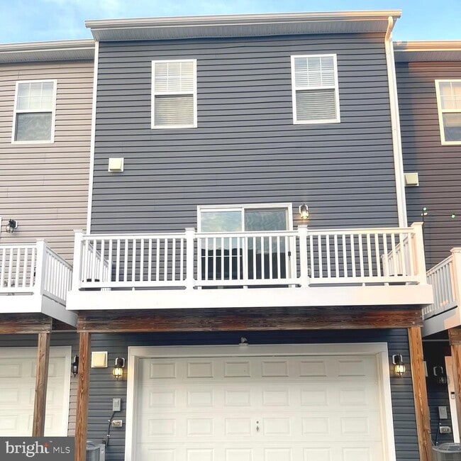 Building Photo - 2709 Princess Victoria Way