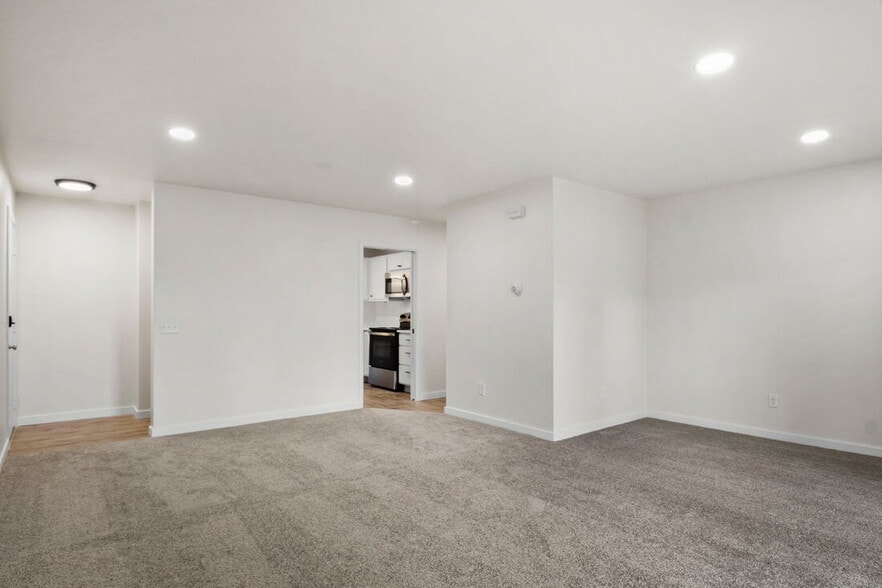 Building Photo - 4934 Whitcomb Dr