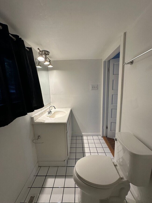 Building Photo - Historic 3 Bed 2 Bath Home in Downtown Was...