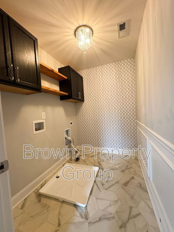 Building Photo - 179 Stafford Ave