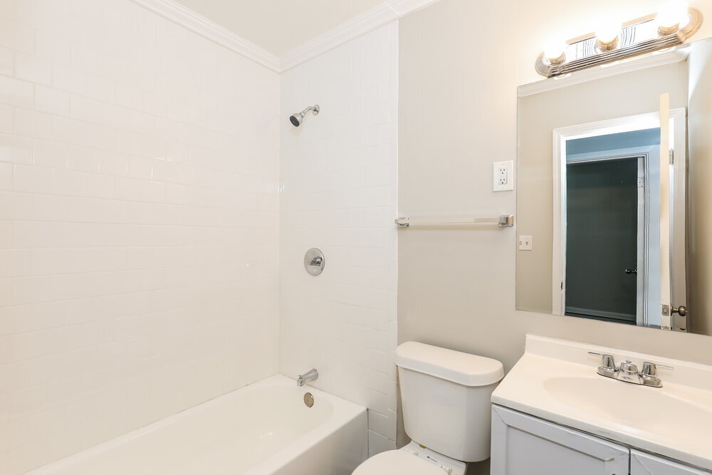 Building Photo - 494 Clara Dr