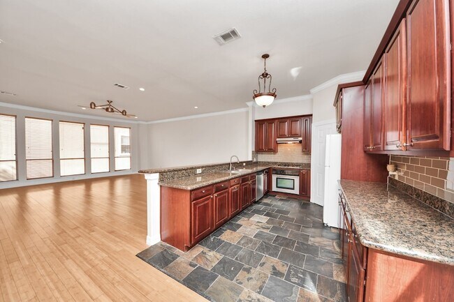 Building Photo - 3014 Chenevert St