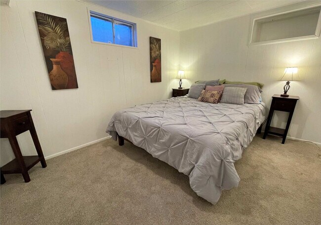 Building Photo - 10499 S Carnation Dr