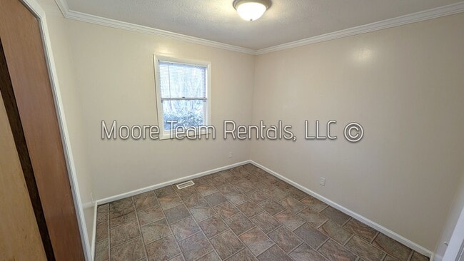 Building Photo - 3/2 Brick House, Deck, Storage & Fenced Yard