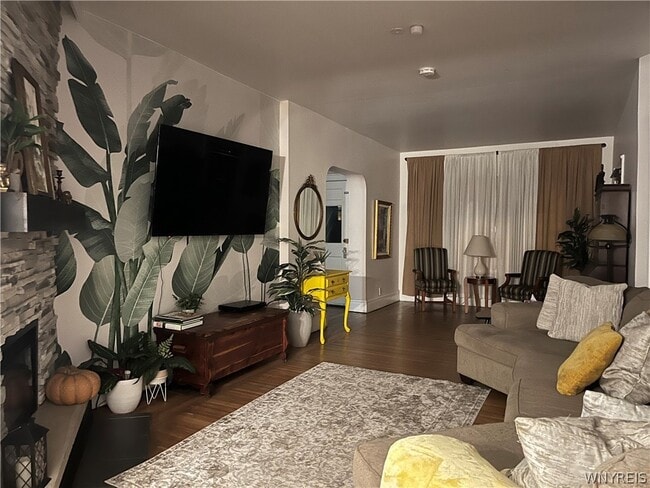 Building Photo - 836 Richmond Ave