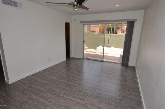 Building Photo - 614 N Medford Dr