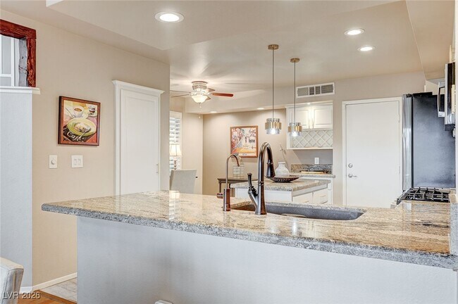 Building Photo - 7808 Bluewater Dr