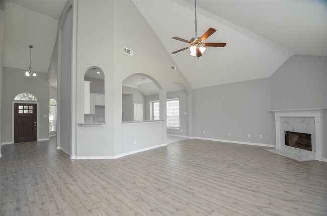 Building Photo - 23751 River Pl Dr