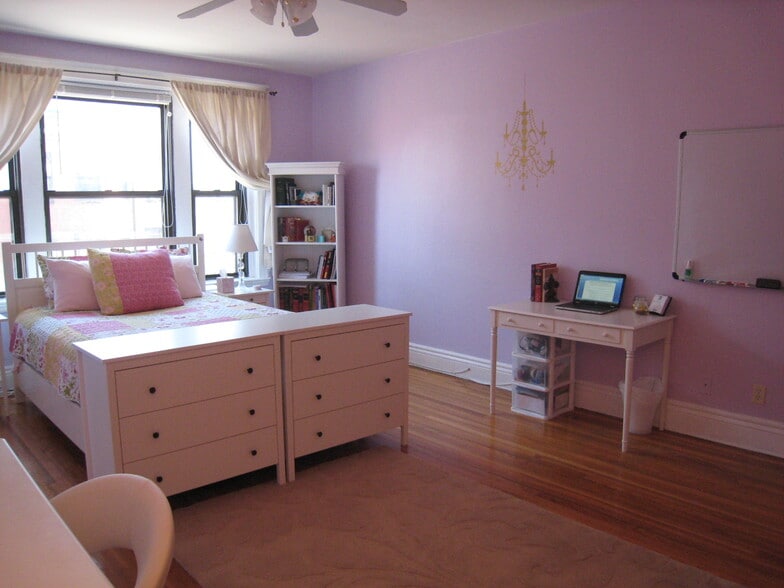 Building Photo - 39 Carlton St