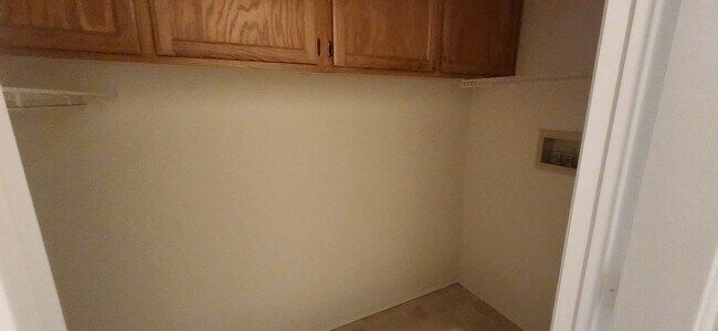 Building Photo - 3 Bedroom Elk Grove Home