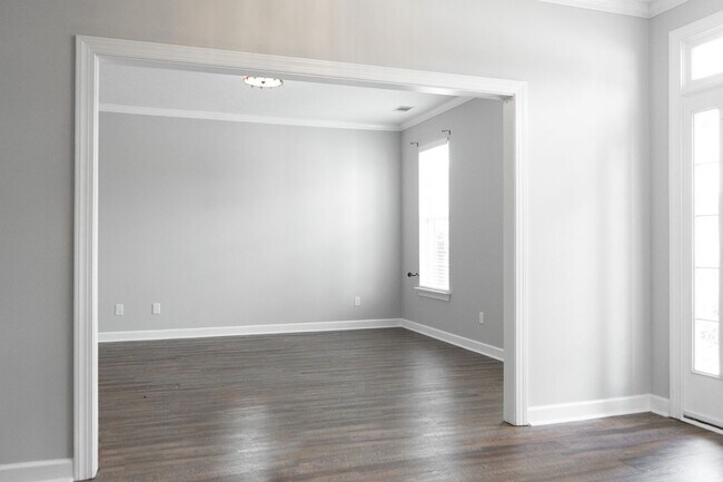 Building Photo - 724 Avrett Cir