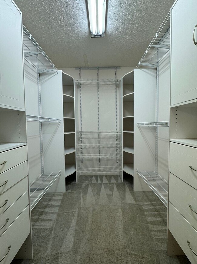 Building Photo - Not to be Missed on Heritage Square!