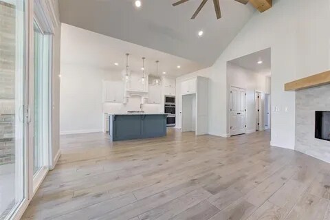 Building Photo - 3007 Pescara Dr