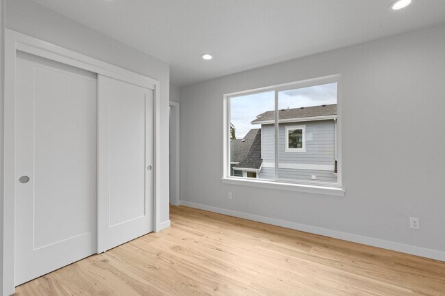 Building Photo - 253 Rockfellow Pl