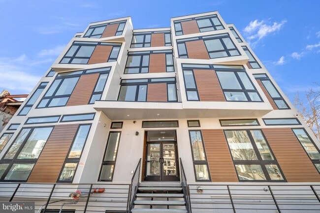 Building Photo - 710 Kennedy St NW