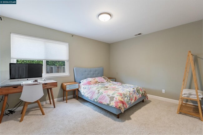 Building Photo - 342 Newcastle Ln