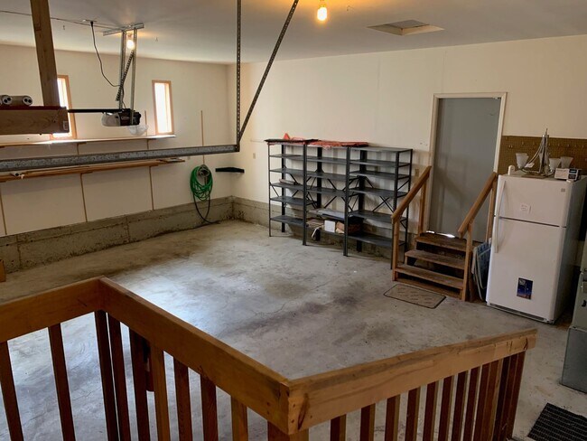 Building Photo - Well maintained 3 bed 2 bath rambler home in quiet Zenith neighborhood in Des Moines