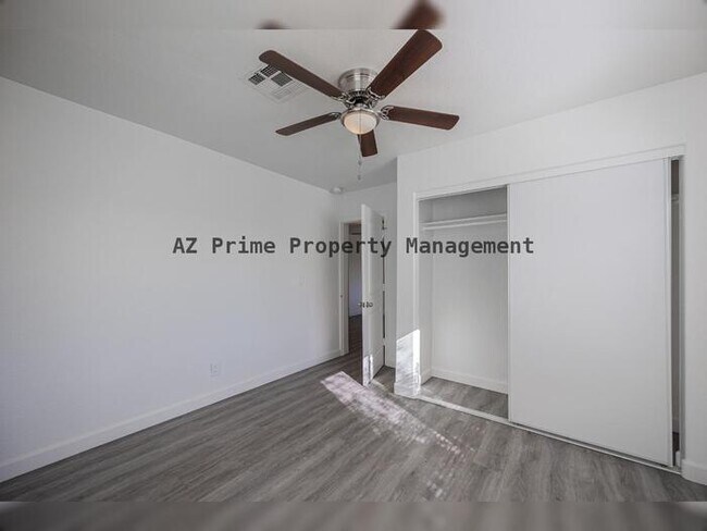 Building Photo - 2646 E Willetta St