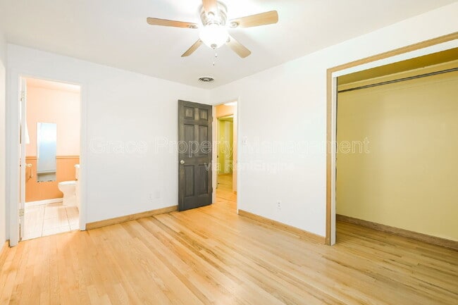 Building Photo - 7095 S Clermont Dr