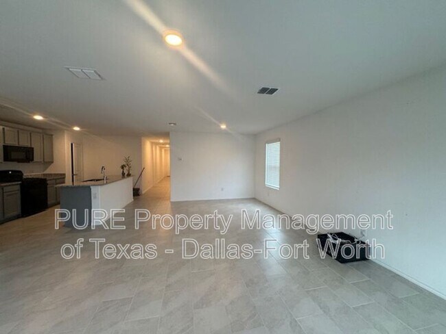 Building Photo - 2929 Dora Dr
