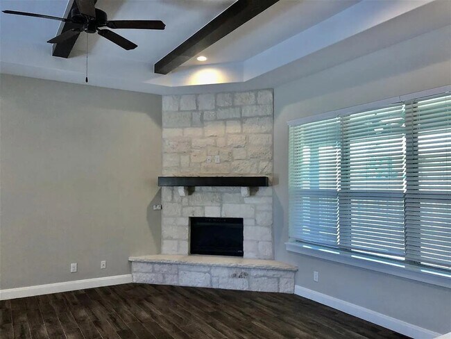 Building Photo - 120 Dove Ln