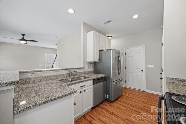 Building Photo - 2330 Mirage Pl