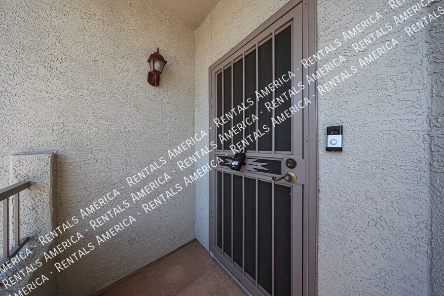 Building Photo - 9555 E Raintree Dr