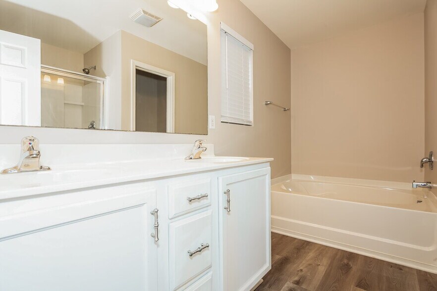 Building Photo - 4316 Houldsworth Dr