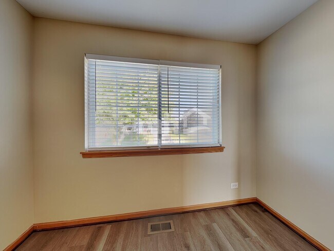 Building Photo - 2 Hastings Ct