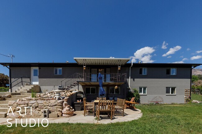 Building Photo - 983 Westwood Dr