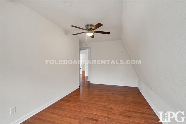 Building Photo - 1733 Stahlwood Ave