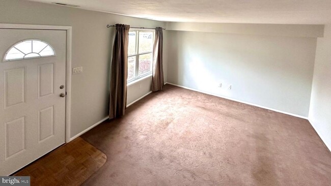 Building Photo - 53 Eisenhower Cir