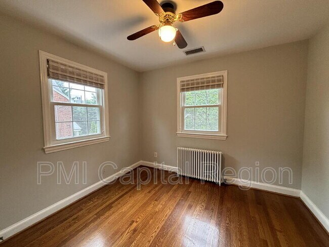 Building Photo - 8901 Seneca Ln