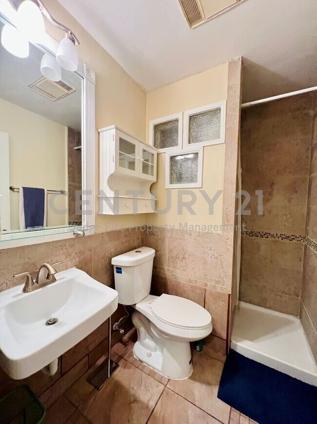 Building Photo - Charming 3/2/2 Situated on a Desirable Corner Lot in Watauga For Rent!