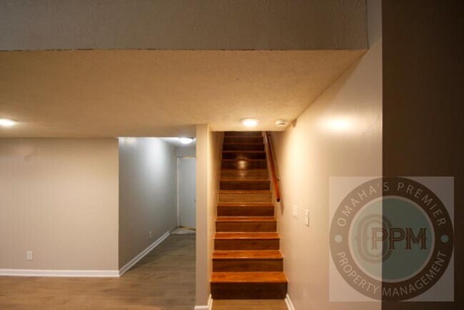 Building Photo - Huge 4-bedroom, 4-bath home